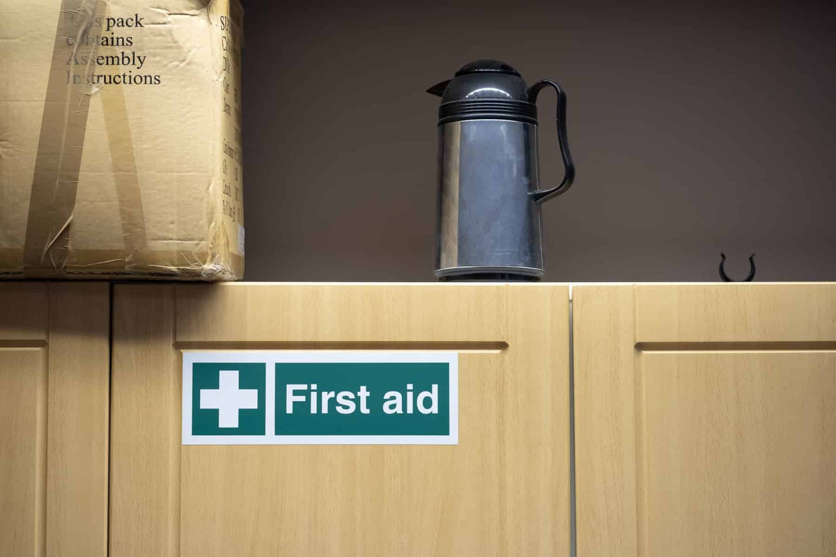 what-are-first-aid-signs